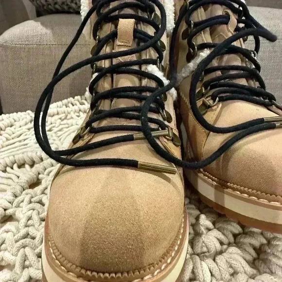 Toms hiking boots sz 7 - Picture 3 of 10